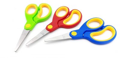 Detské nožniceWiky nožničky na papier pre školákov v obľúbených farbách. Príjemný gumový úchyt na nožničkách zamedzuje kĺzaniu. Farby: modrá
