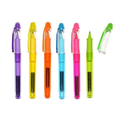 Pero bombičkovéAtramentové pero vo veselých farbách plnené klasickými bombičkami s guličkovým hrotom. Farby: fialové
