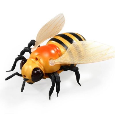 Včela RC 10 x 11cmVčela na diaľkové ovládanie ponúka veselú zábavu. Vystrašte svojich nič netušiacich kamarátov. Daj včelu na tajné miesto a zábava môže začať. Včielka na diaľkové ovládanie je vernou kópiou skutočnej včely