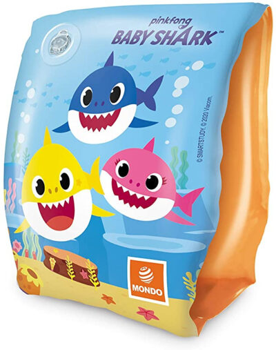 Mondo Rukávniky Baby Shark 15x23cm Detské nafukovacie rukávniky sú parádnym doplnkom pre prvé plávanie. Rukávniky s rozmermi 23 x 15 cm sú vyrobené z kvalitného PVC materiálu. S týmito rukávmi nebude plávanie žiadny problém. Vhodné pre deti: od 2-6 rokovOdporúčaná hmotnosť: 15-30 kg Veľkosť: 15 x 23 kg