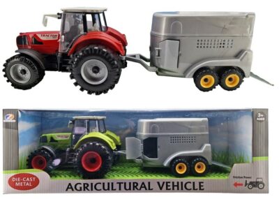 Traktor s prívesom na kone 40 cmTraktory a poľnohospodárskeho stroje. Traktor je poháňaný zotrvačníkom. Čo viac si môže malý poľnohospodár priať. Nový kúsok do vozového parku na svoju farmu. Traktor má za sebou vlečku na prepravu nákladu alebo úrody. Natáčacie kolesá
