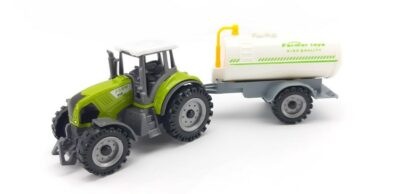 Kovový Traktor s postrekom 17cmPekný detailný model farmárskeho traktora s prívesom. Nevyhnutný doplnok každého malého farmára