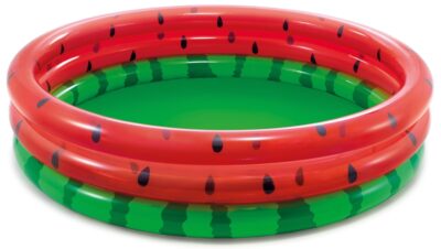 Bazén melón 168 x 38 cmTento praktický bazén s motívom melónu prinesie Vašim ratolestiam v letných mesiacoch chladivé osvieženie a veľa veselej zábavy. Nafukovacie hračky a potreby Intex spĺňajú najprísnejšie bezpečnostné normy na spracovanie a použité materiály. 3 vzduchové komoryKapacita vody až 581 litrov pri výške vody 29 cmMateriál: vinyl (neobsahuje ftaláty)Záplata súčasťou baleniaRozmery: 168 x 38 cm