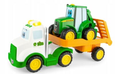 John Deere Kids Traktor s ťahačom 37 cmSpievajúci ťahač s veselým Johnnym je perfektná súprava