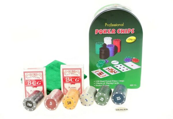Poker setKartovú hru preslávenú v USA odteraz môžete hrať priamo vo vašej obývačke. Praktická plechová dóza obsahuje 120 ks žetónov a 2 balíky papierových kariet.