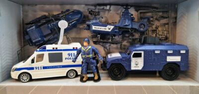 Policajná sada špeciálna misia B/OTáto sada obsahuje modely policajného vybavenia: vrtuľník