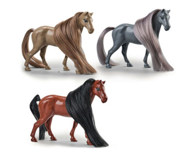 Kôň 13cm 3 farbyKrásny kôň s dlhou hrivou. Tri farby na výber. Materiál: plastFarby: sivá