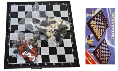 Súbor magnetických hier na cestySada magnetických cestovných hier na cesty. Balenie obsahuje šach