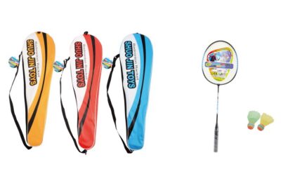 Badminton sada 2 rakety s košíkomZahrajte sa tradičnú hru Badminton pri ktorej zažijete množstvo zábavy na dlhé hodiny doma alebo v prírode. Sada je určená na rekreačný šport. 2x rakety s dľžkou 65 cm2 x plastový košík3 farby : žltá